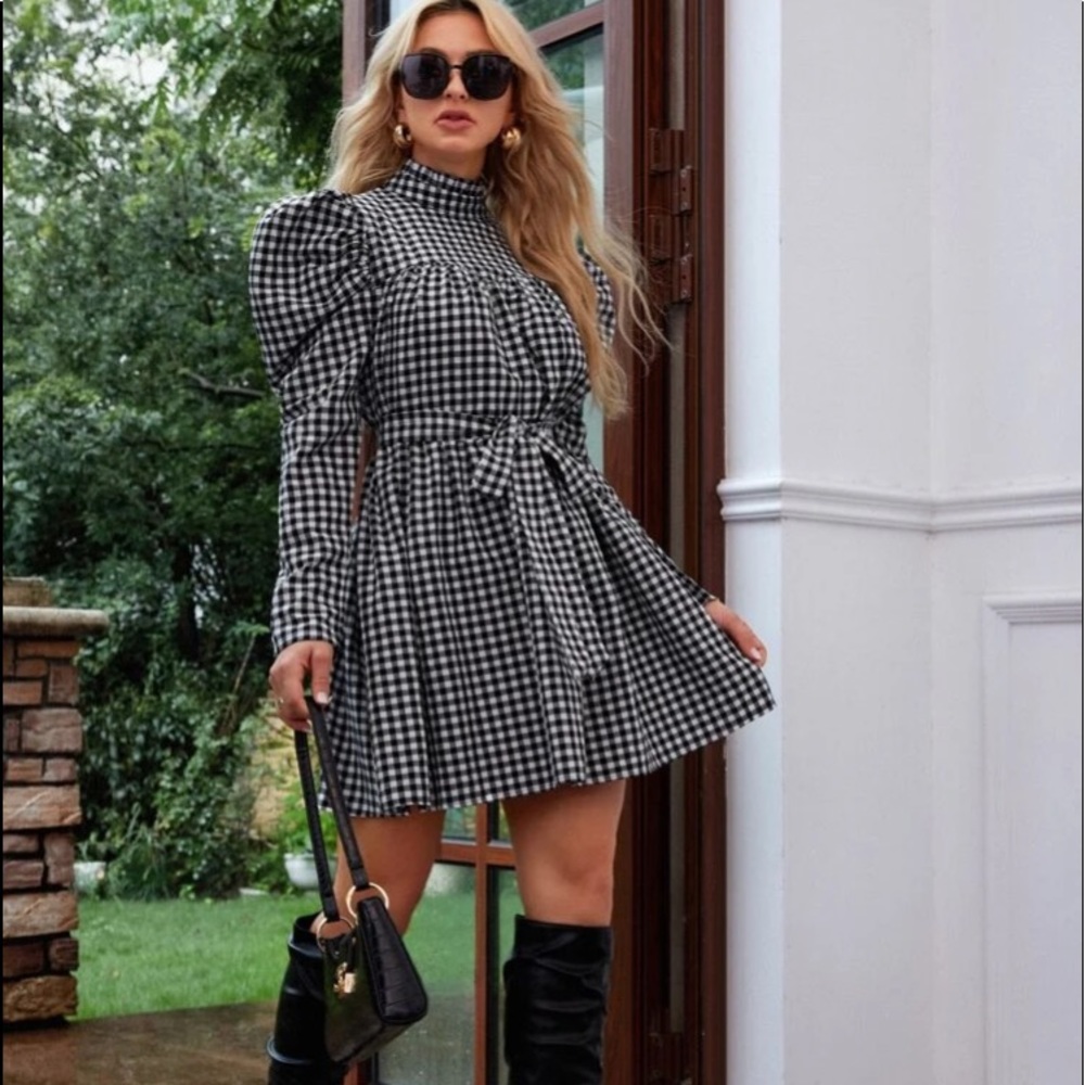 Plaid belted dress 👗